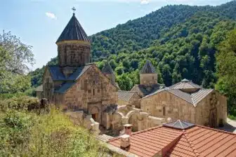 Randonnées douces en Arménie : monastères, lacs et villages de montagne – Image 8