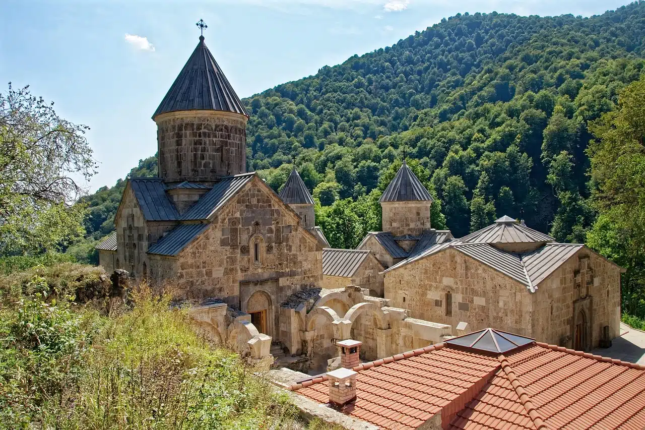 Randonnées douces en Arménie : monastères, lacs et villages de montagne – Image 8