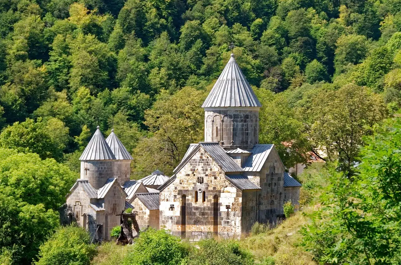 Randonnées douces en Arménie : monastères, lacs et villages de montagne – Image 6